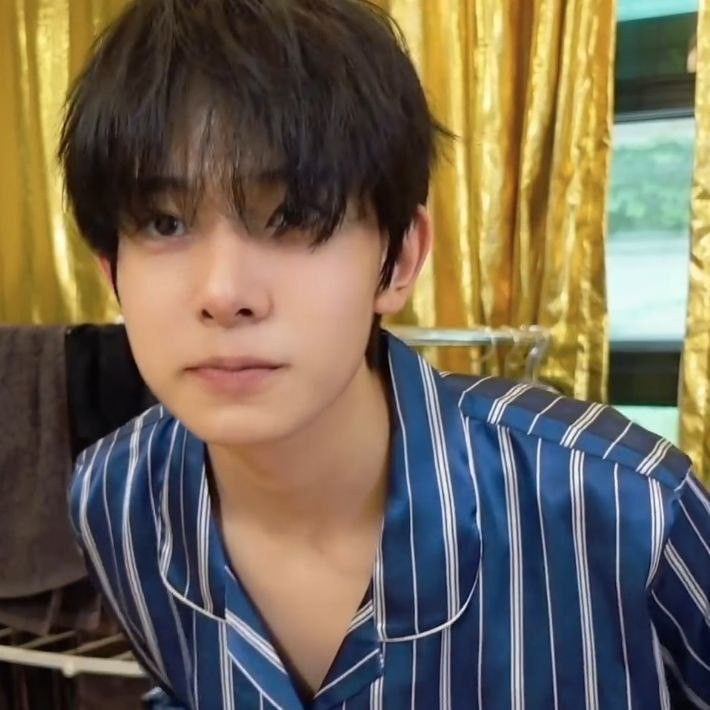cadburhee's tweet photo. — 1O Types of Lee Heeseung 

A thread ; https://t.co/PGTbZ6nEUM