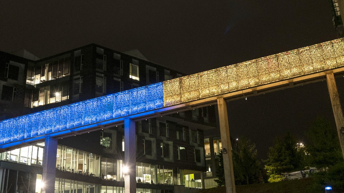 CarnegieMellon's tweet photo. The Randy Pausch Memorial Bridge and Hunt Library: March 2, 2022 🇺🇦 https://t.co/NB3rDqN3oB