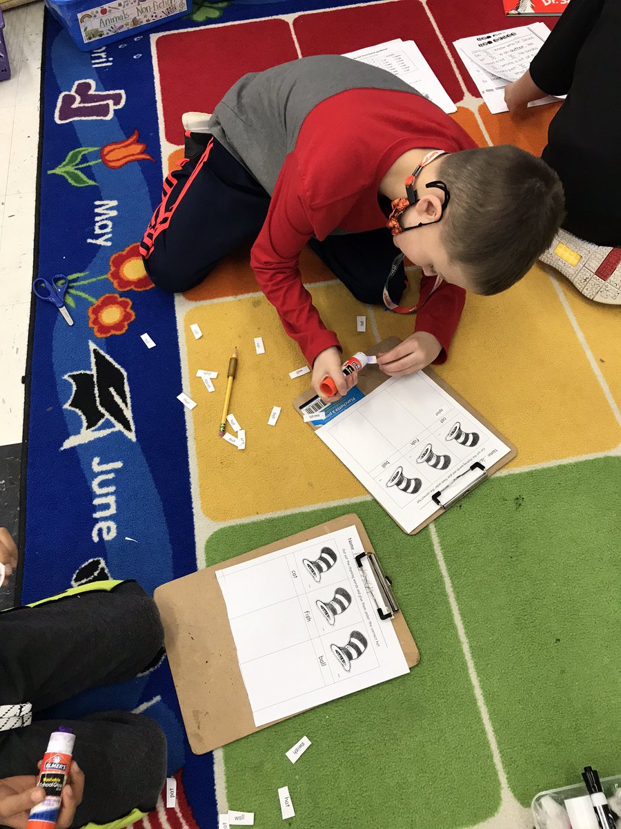 Happy birthday Dr. Seuss! We will read here or there, we will read anywhere!📚#ReadAcrossAmericaDay <a href="/tincroadschool/">Tinc Road Elementary School</a>