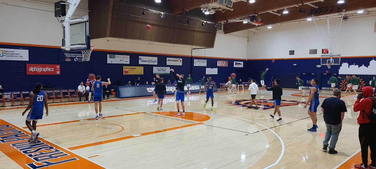 tombuning's tweet photo. Game time approaching. Chaminade upset magic is the order of the day. It's in our DNA - GoSwords
#GoSwords 
#Silverswords https://t.co/SB3TId50ba