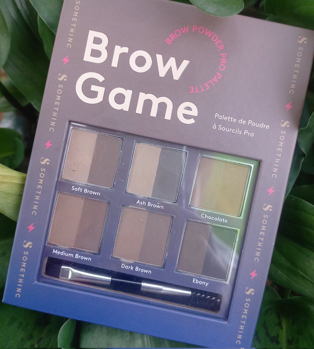 Celinecikitha's tweet photo. Level up your brow with @Somethinc4u ⚡Brow Game⚡
My essential eye kit ini mah~ Menurutku ini bkn cuma buat alis aja, tp aku jadiin sbg eyeliner dan eyeshadow juga🙌
Isinya ada 12 shades yang super lengkap mulai dari light-deep
#racuninmakeup #ThinczensApproved #YourOnlyLimit https://t.co/IzAAYL2GwB