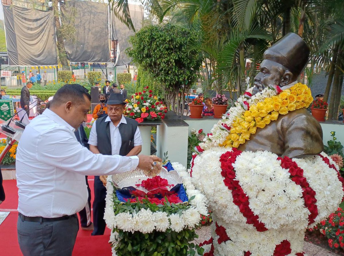 BannaGupta76's tweet photo. "टाटाजी का सपना था जमशेदपुर को आधुनिक सुविधाएं के साथ हर वर्ग के नागरिकों को बेहतर और गुणात्मक नागरिक सुविधाएं उपलब्ध हो,उनके सपनों को पूरा करने के मिशन पर लगा हूँ"

जमशेदजी टाटा के 183वीं जयंती के अवसर पर पोस्टल पार्क स्थित उनके प्रतिमा पर पुष्पांजलि कर श्रद्धा सुमन अर्पित किया। https://t.co/C1CEinhFTU