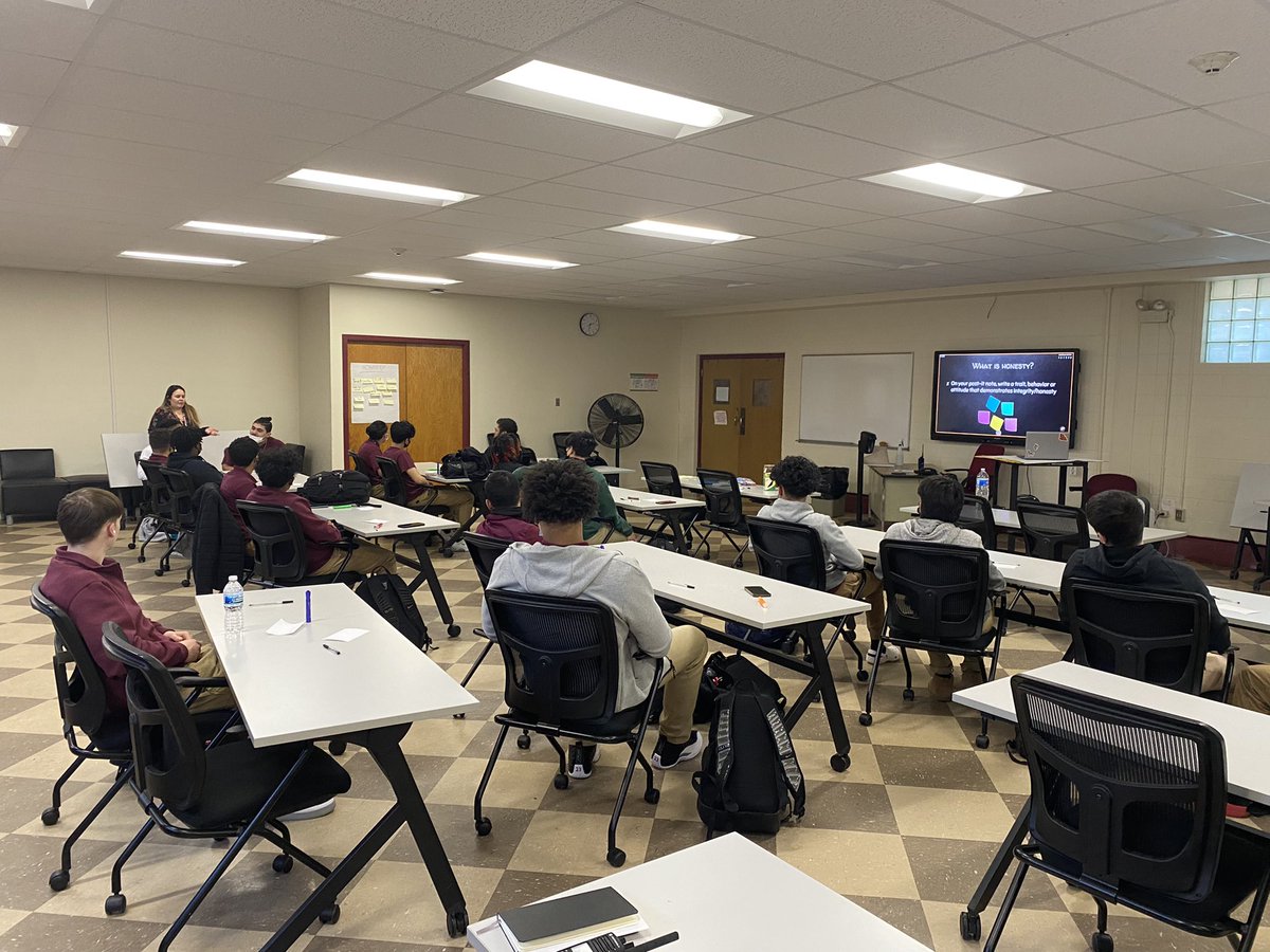 WeRunTogetherRM's tweet photo. Lead Dean Dayhoff taught the Junior Leaders today about the topic of Honesty. She had fun activities and discussions for the young men…and they left realizing honesty is an integral part of being a leader.
"If you tell the truth, you don't have to remember anything.”Mark Twain. https://t.co/XW8YbpgdyX