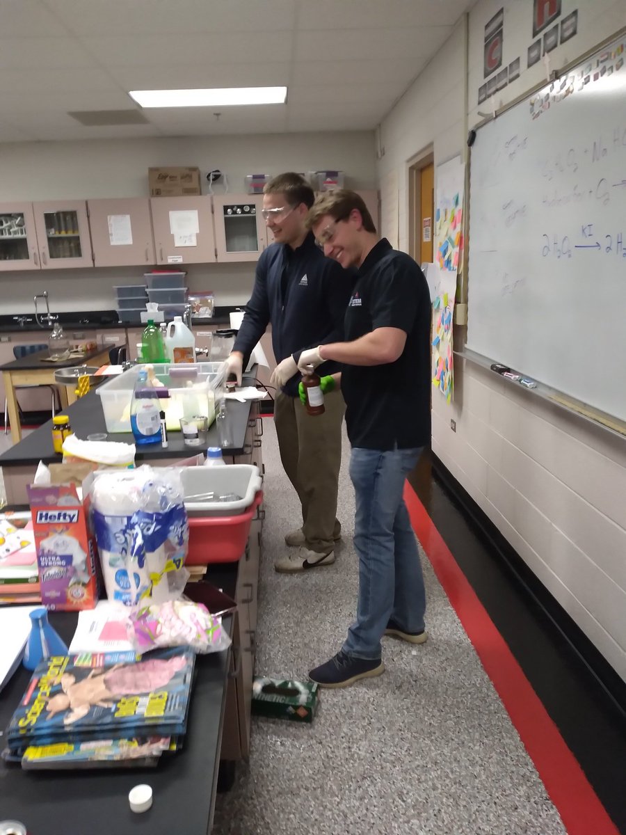 CITGOiaOQMS's tweet photo. Thanks to all who supported our OQ STEAM Night! What a wonderful night of learning and fun. #sd113a #citgo #OQFamily! https://t.co/nX6qI1KVcb