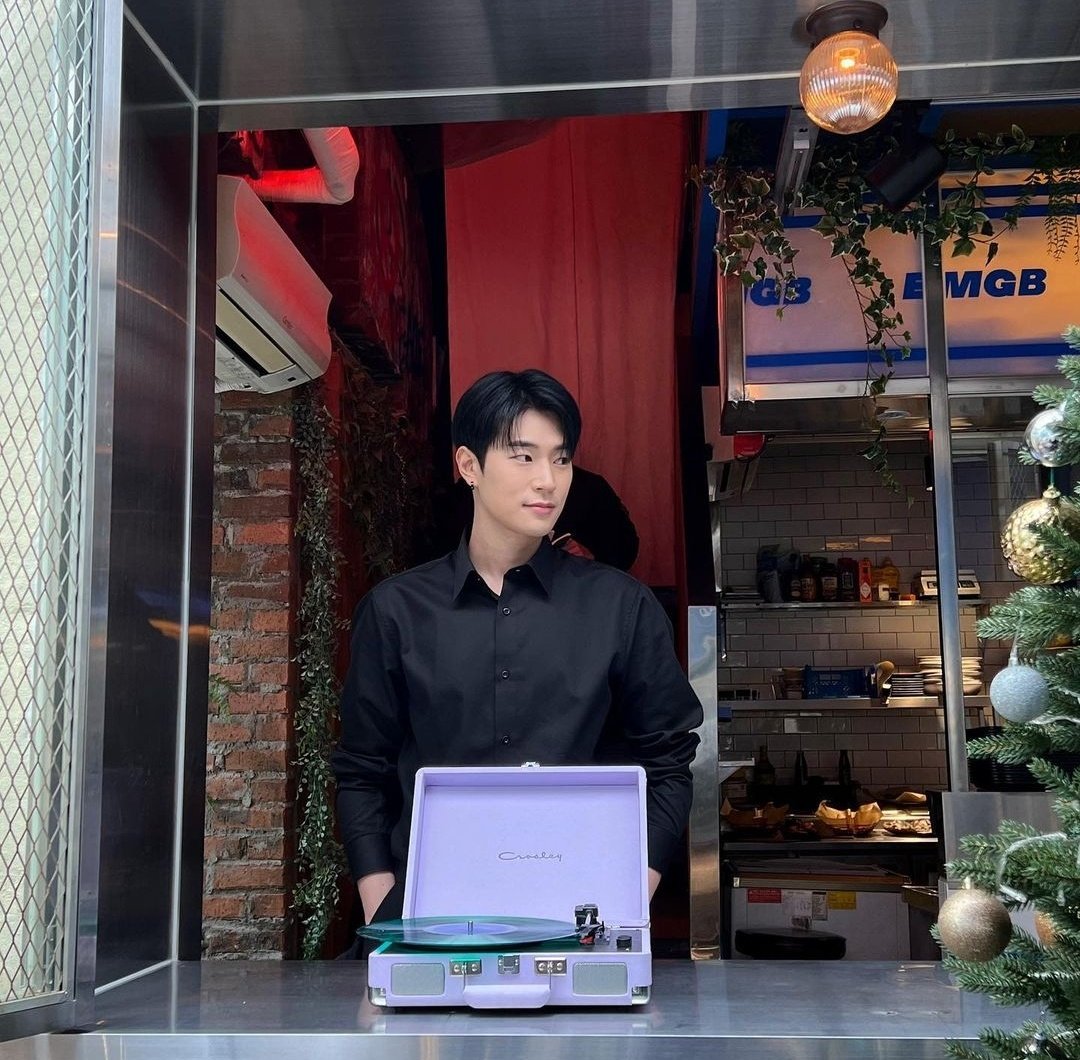 JJublwmg's tweet image. MDSSSS EU SOU MUITO DOIDINHA APAIXONADA/RENDIDA  NESSE HOMEM AQUI 🛐🔥🖤
#SemanticErrorEP5