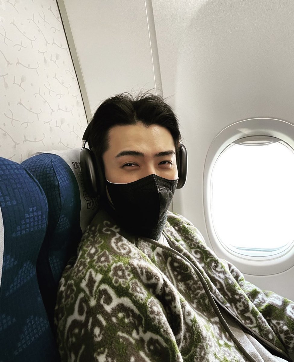 ELYXIONVERSE's tweet photo. who took these pics to get you smiling like that, sehun sir 😩 https://t.co/SMhIlN9iuo