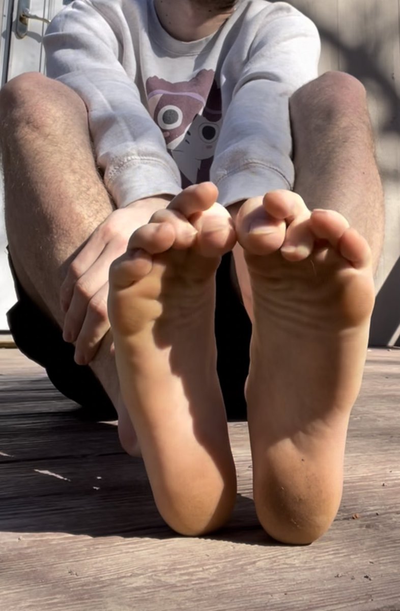nastychildd's tweet photo. Dm if you want my dirty socks 🧦  size 9.5 quit asking and  😡 start sniffing 👃🏼 https://t.co/gXhpaqN3qK