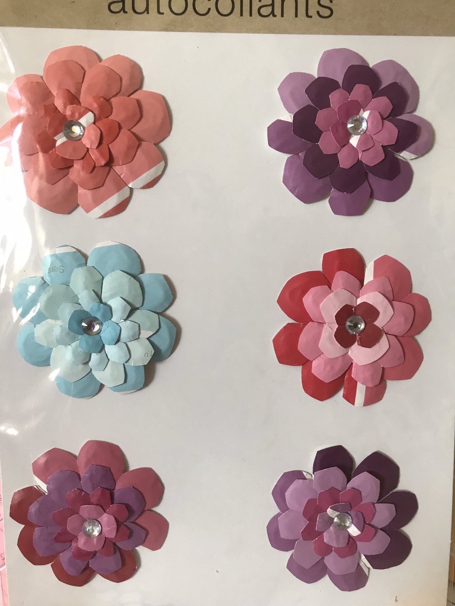HazzellU's tweet image. Paper flower tutorial #paintchipsamples #creativetutorial #easycraft #pr... youtu.be/DZItKz0i2PM via @YouTube