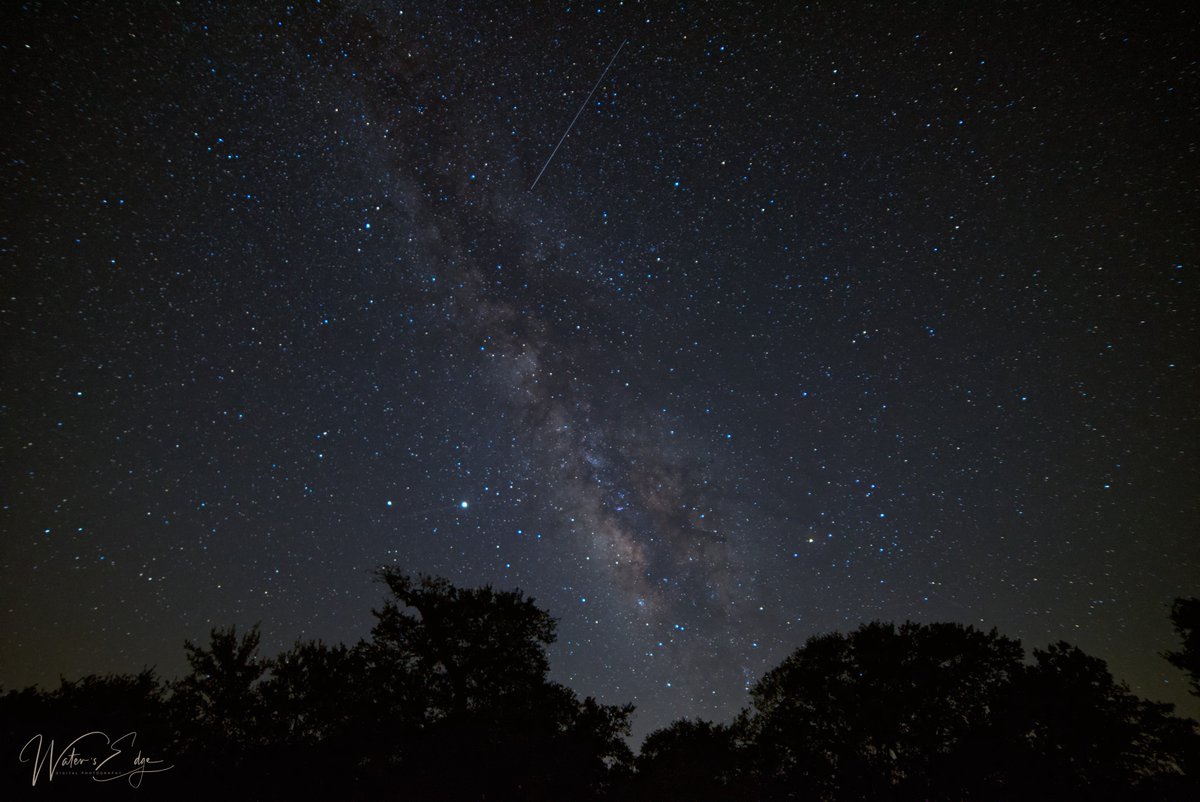 Good evening!
Milky Way season is officially started for this year. This is from the Perseids meteor shower in August of 2020.
Wharton County, Texas
#Astrophotography #texasphotography #texas #milkyway #nikon #nikonphotography #meteor #perseids #starsatnight #texasskies https://t.co/3gsZ7Jum8f