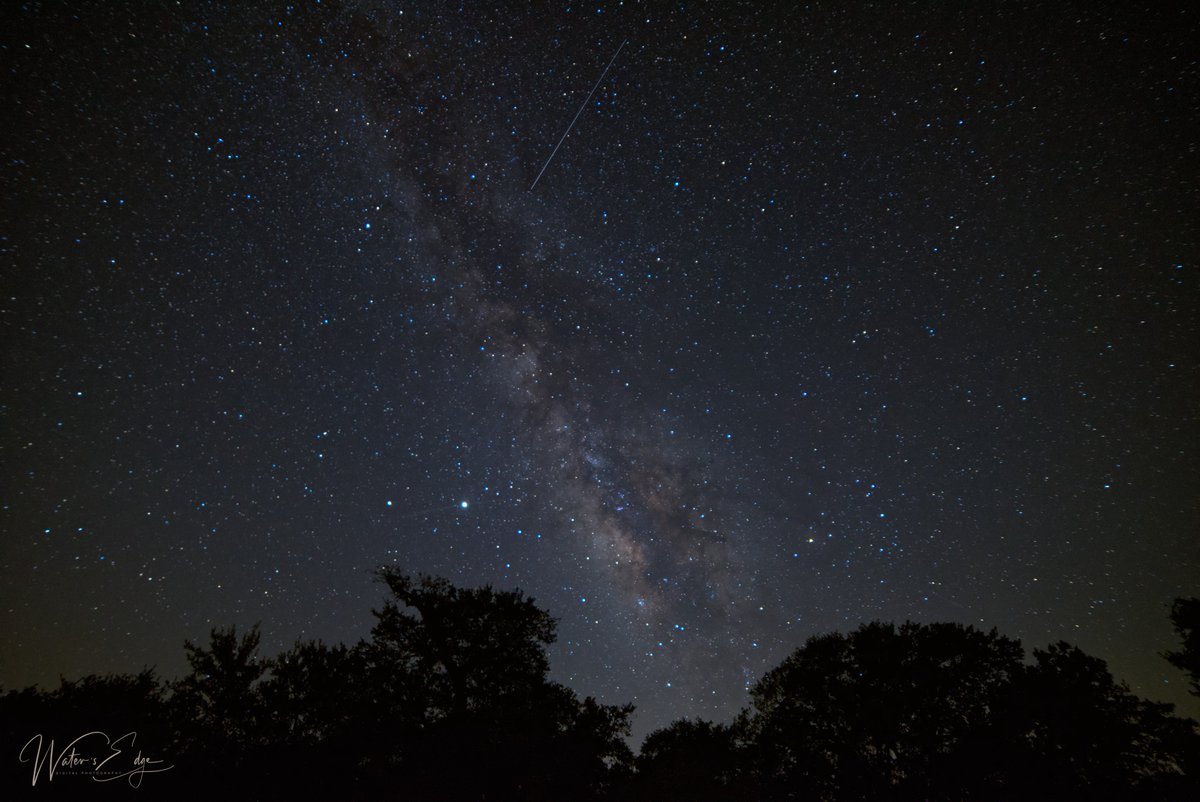 Good evening!
Milky Way season is officially started for this year. This is from the Perseids meteor shower in August of 2020.
Wharton County, Texas

#Astrophotography #texasphotography #texas #milkyway #nikon #nikonphotography #meteor #perseids #starsatnight #texasskies https://t.co/3gsZ7Jum8f