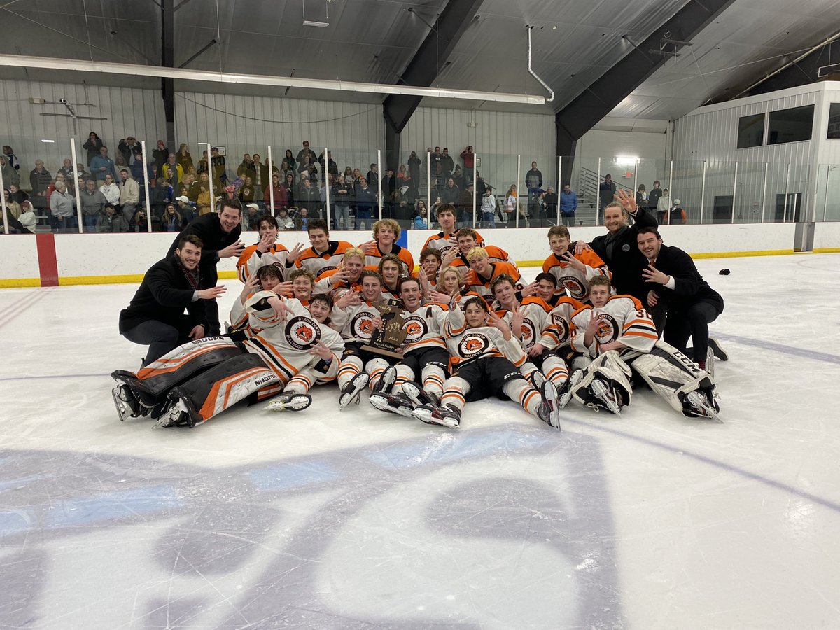 BCBulldogHockey's tweet photo. It’s a 4peat!!! Regional champs 4th year in a row! ⁦@gobcbulldogs⁩ ⁦@SeanPBali⁩ ⁦@jonathon_kidd⁩ ⁦@MBlueinLansing⁩ ⁦@MichHSHockey⁩ ⁦@MadMagyar6⁩ https://t.co/9csvCcVW0p