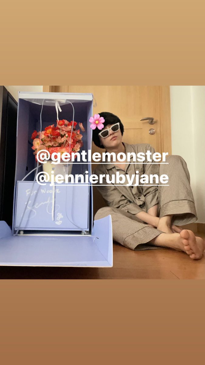WOODZSYN's tweet photo. I just received a package of 𝐆𝐞𝐧𝐭𝐥𝐞 𝐌𝐨𝐧𝐬𝐭𝐞𝐫 recently sent by Jennie. An appreciation after receiving a gift is a must, even when you still wear a pajama. https://t.co/jiwmpPAQLn