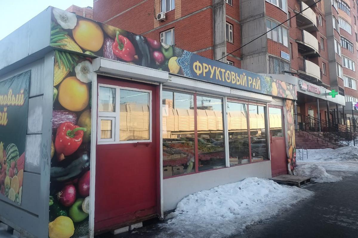 «Не должно быть его на нашей территории»: пока казанцы требуют сноса ларька под своими окнами, его хозяин делает бизнес на нерасторопности чиновников evening-kazan.ru/articles/ne-do…
