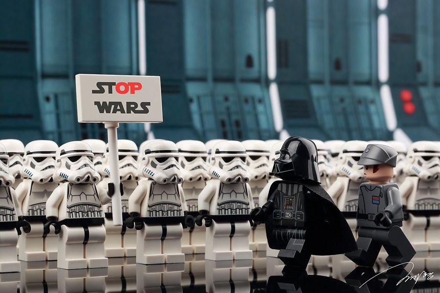 GD1911's tweet photo. " STOP WARS !“
.
For Ukraine
우크라이나에 평화를...
.
#Ukraine #stopwar #우크라이나 #stormtrooper #darthvader #LEGO  #disney #스톰트루퍼 #레고 #미니피규어 #스타워즈 #다스베이더 #러시아 #russia
https://t.co/eGPXMyTfwm https://t.co/BDNG7kATdK