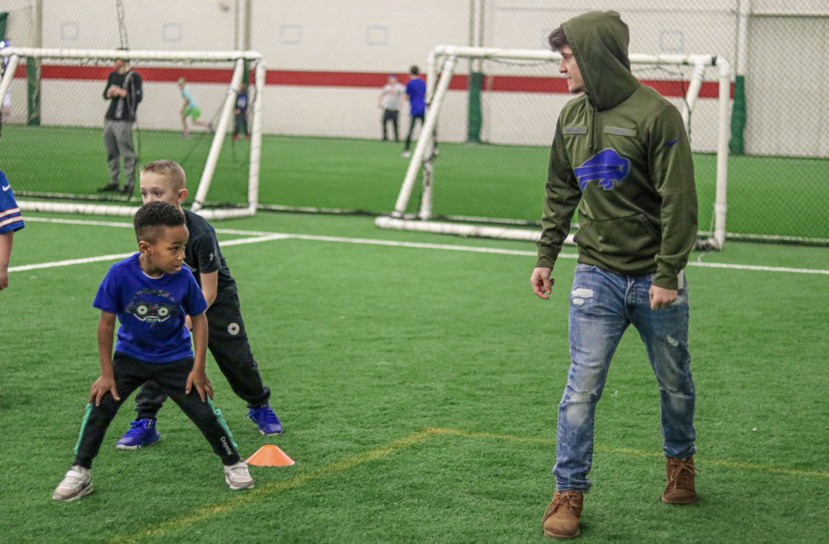 StevieJohnson13's tweet image. Step 1: Balance, be comfortably prepared at the line. Follow @AnthonyHoma2 for more tips &amp;amp; techniques. ⚡️#HandleBizHaveFunClub