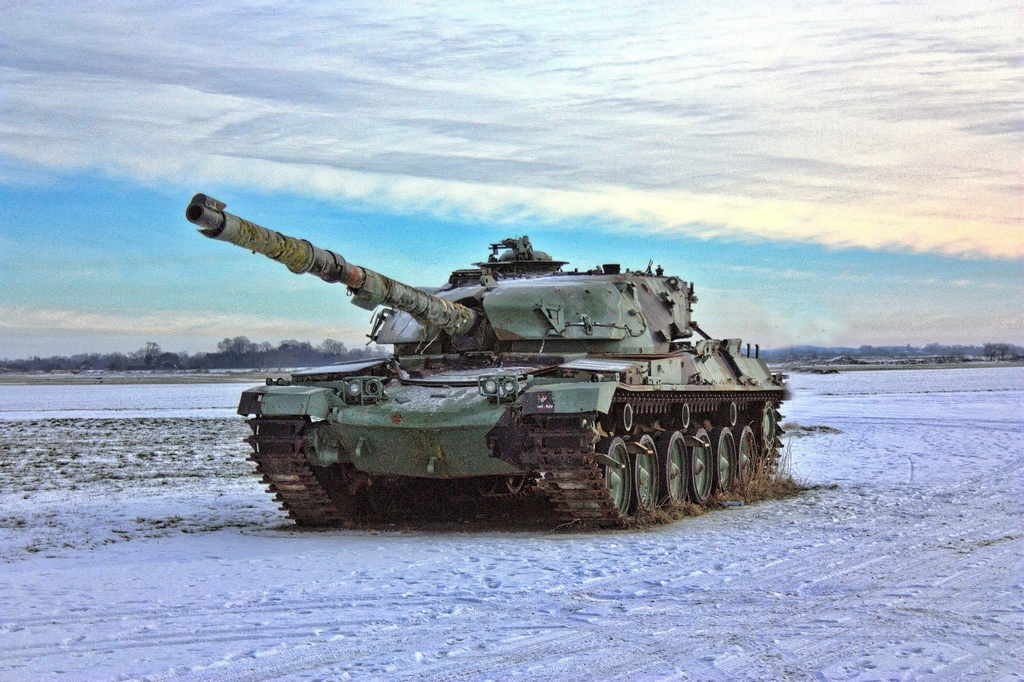uksurvivalplus's tweet photo. Tanks have limited vision. Stay hidden + they won't see you. Don't try to engage unless you have the weapons. https://t.co/wgT2KUll3j #prepper #SHTF #camping #survivalplus #survival #world #survive #behappy #livelife #bugout #outdoortraining #survivaltraining #preppertraining https://t.co/48ncplbB4e