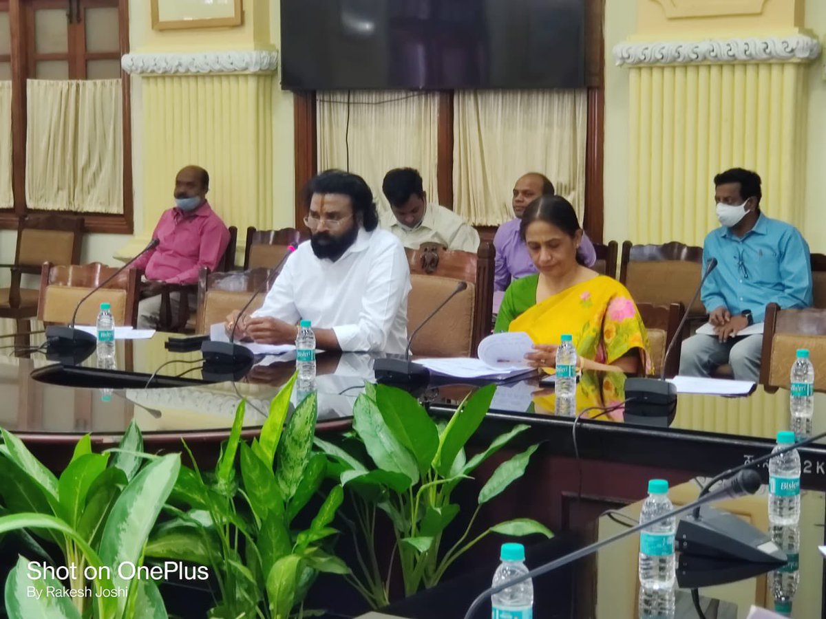 sriramulubjp's tweet photo. ಇಂದು ಬೆಂಗಳೂರಿನ ವಿಧಾನಸೌಧದ ಸಮಿತಿ ಕೊಠಡಿಯಲ್ಲಿ 371 ಜೆ ಸಚಿವ ಸಂಪುಟದ ಉಪ ಸಮಿತಿ ಸಭೆ ನಡೆಸಿ, ಕಲ್ಯಾಣ ಕರ್ನಾಟಕ ಪ್ರದೇಶಕ್ಕೆ ನೀಡಿರುವ ವಿಶೇಷ ಸ್ಥಾನಮಾದಡಿಯಲ್ಲಿ ಹೊರಡಿಸಲಾದ ಆದೇಶಗಳ ಅನುಷ್ಠಾನದ ಪ್ರಗತಿ ಪರಿಶೀಲನೆ ನಡೆಸಿ, ಪರಾಮರ್ಶಿಸಲಾಯಿತು. 1/2 https://t.co/OZJRY06FBC