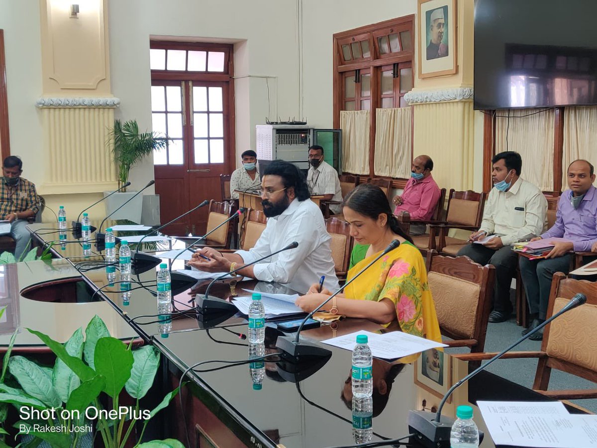 sriramulubjp's tweet photo. ಇಂದು ಬೆಂಗಳೂರಿನ ವಿಧಾನಸೌಧದ ಸಮಿತಿ ಕೊಠಡಿಯಲ್ಲಿ 371 ಜೆ ಸಚಿವ ಸಂಪುಟದ ಉಪ ಸಮಿತಿ ಸಭೆ ನಡೆಸಿ, ಕಲ್ಯಾಣ ಕರ್ನಾಟಕ ಪ್ರದೇಶಕ್ಕೆ ನೀಡಿರುವ ವಿಶೇಷ ಸ್ಥಾನಮಾದಡಿಯಲ್ಲಿ ಹೊರಡಿಸಲಾದ ಆದೇಶಗಳ ಅನುಷ್ಠಾನದ ಪ್ರಗತಿ ಪರಿಶೀಲನೆ ನಡೆಸಿ, ಪರಾಮರ್ಶಿಸಲಾಯಿತು. 1/2 https://t.co/OZJRY06FBC