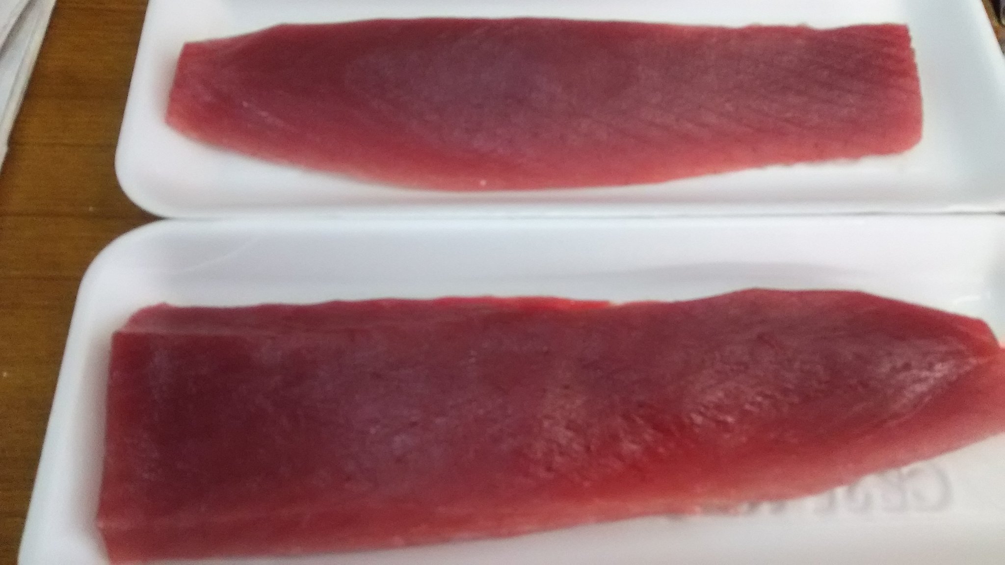 大野屋鮮魚店 鮮魚 食品 大野屋です 曇ったり晴れたりだない 市場から 新鮮な海の幸 いっぺ仕入れてきたぞーい 今日の目玉 生メジマグロ は長崎産 9 6kg いや 旨そうだぁ クロマグロの幼魚だない ヨコワっちもよばっちっ