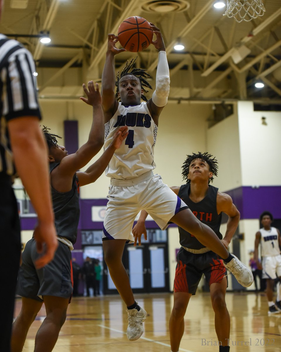 DotteSportsPix's tweet photo. .@JCHarmonBB loses a tough one to @OlatheNorthBB 56-46 on a 4Q run by the Eagles. Hawks finish with a 15-5 record and repeat as KCAL champions. @almarosashall @Coach_Gonzo https://t.co/iCvz2SyHv3