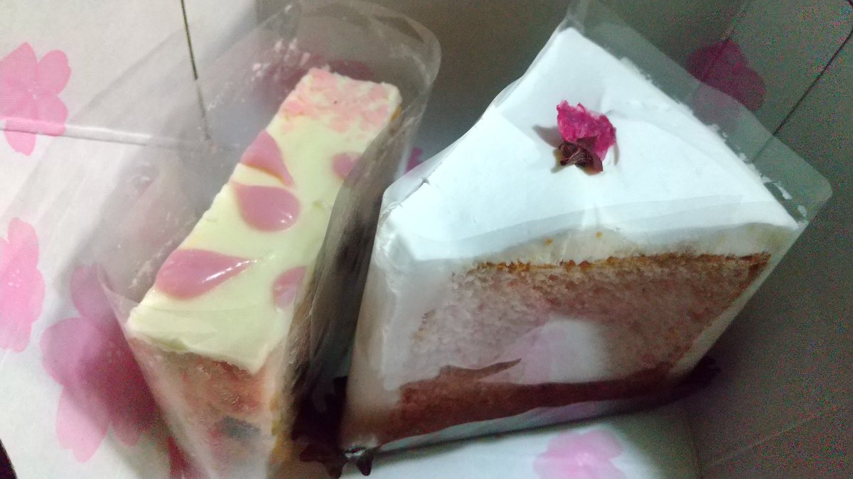 sakura0367's tweet photo. さくらスイーツ🌸
職場の人からのお土産だったり、息子からのプレゼント🎁だったり…嬉しい❤️
スタバのケーキ🍰とDOUTORのさくらモンブラン😋
美味しくいただいてます💖
お財布の紐が緩みっぱなし🤣
#京都のお土産 #さくらのラング・ド・シャ
#glico #CreamCollon
#FUJIYA #LOOK
#LoFt #かりんとう https://t.co/nzpGjZAyrt