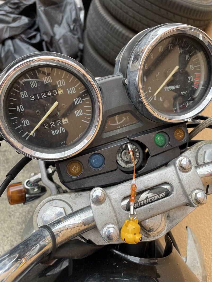 kentarosupeking's tweet photo. バリオス250 1型　バイク
2月に全て↓
エンジンオイル交換
クーラント交換
ブレーキオイル交換
フロントブレーキパッド交換
タイヤ前後新品交換
バッテリー交換
ヘッドライトバルブ交換
タックロールシート張り替え
グリップ8角に交換しました！

32万円

#バリオス売ります #バイク売ります
#バリオス https://t.co/GDHzpm2Vgy