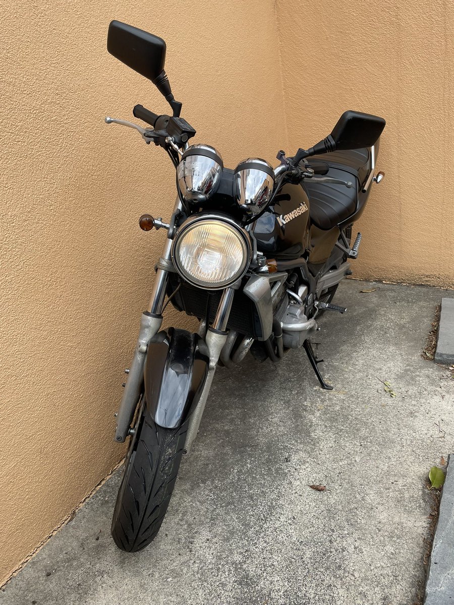 kentarosupeking's tweet photo. バリオス250 1型　バイク
2月に全て↓
エンジンオイル交換
クーラント交換
ブレーキオイル交換
フロントブレーキパッド交換
タイヤ前後新品交換
バッテリー交換
ヘッドライトバルブ交換
タックロールシート張り替え
グリップ8角に交換しました！

32万円

#バリオス売ります #バイク売ります
#バリオス https://t.co/GDHzpm2Vgy
