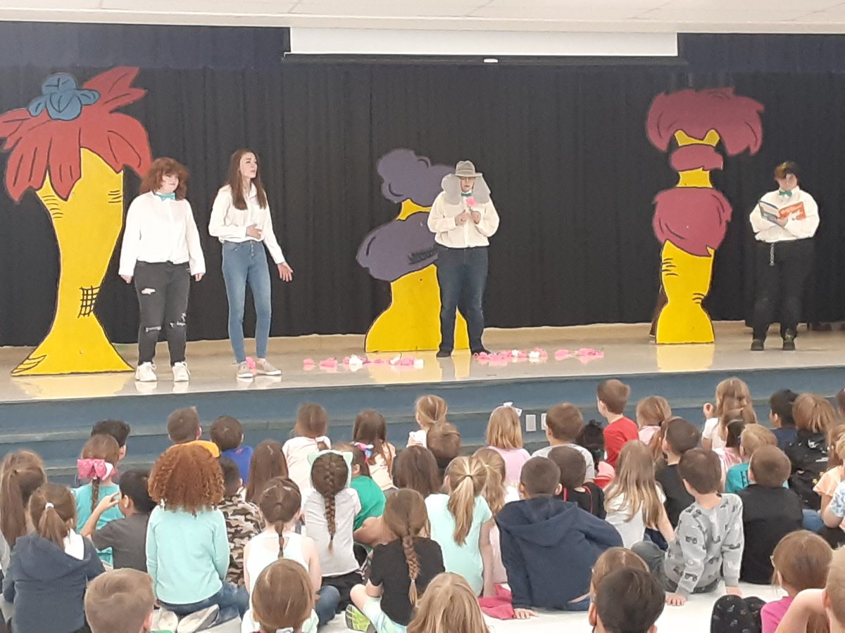 It's Theatre in Our Schools month AND Dr. Seuss Day so we celebrated by taking some Dr. Suess skits to Amelia Earhart today to perform for kindergarten and 1st grade. Thank you <a href="/USD265_Earhart/">USD265_AmeliaEarhart</a> for being a wonderful audience! <a href="/USD265_GHS/">USD265_GoddardHS</a> <a href="/USD265_Goddard/">USD 265 - Goddard Public Schools</a>