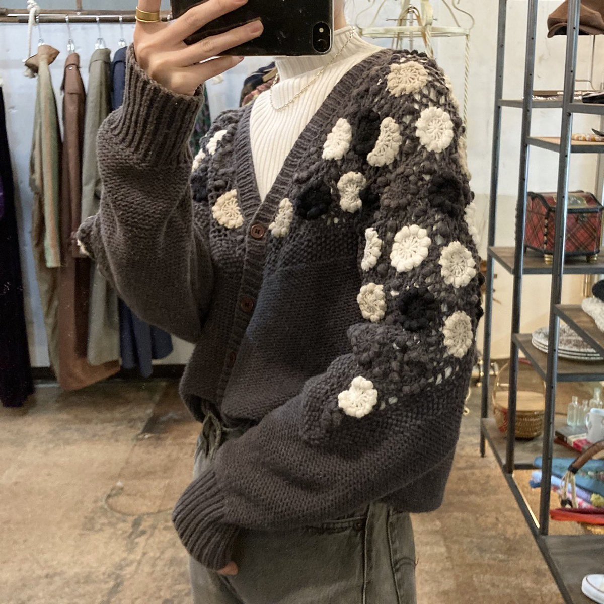 i_nou_'s tweet photo. in stock.
monotone flower motif crochet knit cardigan

肩からお袖にかけて素肌の覗く透かし編みがかわいいモノトーンのフラワーモチーフカーディガン❤︎ https://t.co/naLb6Yq9eR