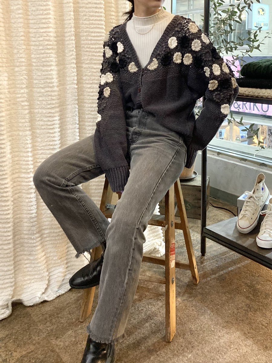 i_nou_'s tweet photo. in stock.
monotone flower motif crochet knit cardigan

肩からお袖にかけて素肌の覗く透かし編みがかわいいモノトーンのフラワーモチーフカーディガン❤︎ https://t.co/naLb6Yq9eR