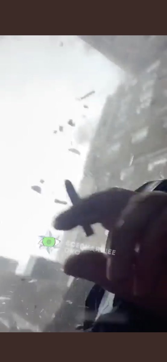 أهم شي صامل وماسك السجارة