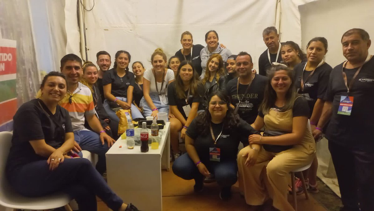 FreixesD's tweet photo. Dámelos siempre de titulares. 
Les amo equipo! 🤍🙌🏼 
Fue #Caldenazo2022 @FestivalNCalden https://t.co/cPOHnSy2jL