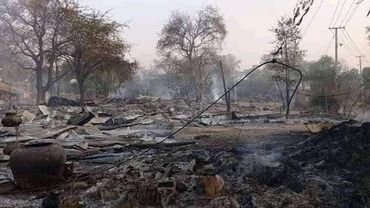 IrrawaddyNews's tweet photo. Junta troops burned five civilians to death and shot dead two others in a village in Magwe’s Gangaw on Monday. Junta troops and pro-junta Pyu Saw Htee militias raided at least five villages on Monday and Tuesday. (A village torched by the junta in Gangaw) #WhatsHappeningInMyanmar https://t.co/1DVO0vKEC1