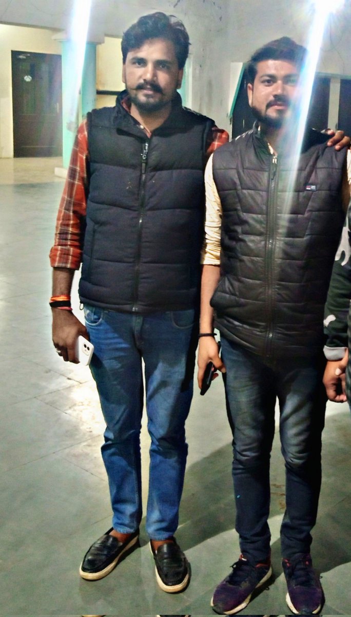 Rajkumarchahal1's tweet photo. हुनर होगा तो दुनिया कदर करेगी एड़ियाँ उपर उठाने से किरदार ऊँचे नहीं होते
बड़े भाई महावीर गुर्जर छात्रसंघ महासचिव राजस्थान विश्वविद्यालय 
@Mahaveergurjar_
@AshokChandnaINC
@Bharatpur_DYC
@Rajasthan_PYC https://t.co/dXoLRhSGGx