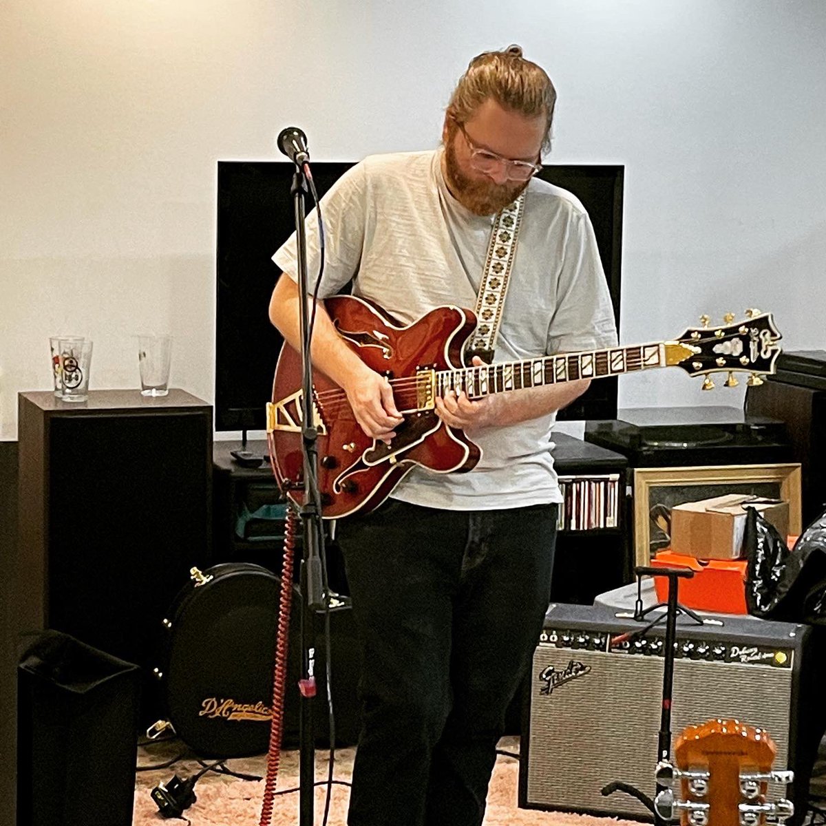 StephenGajdos's tweet photo. Live room sounding great! #oocstudios #roboticjellyfisch #clevelandrocks https://t.co/uulckyS5iv