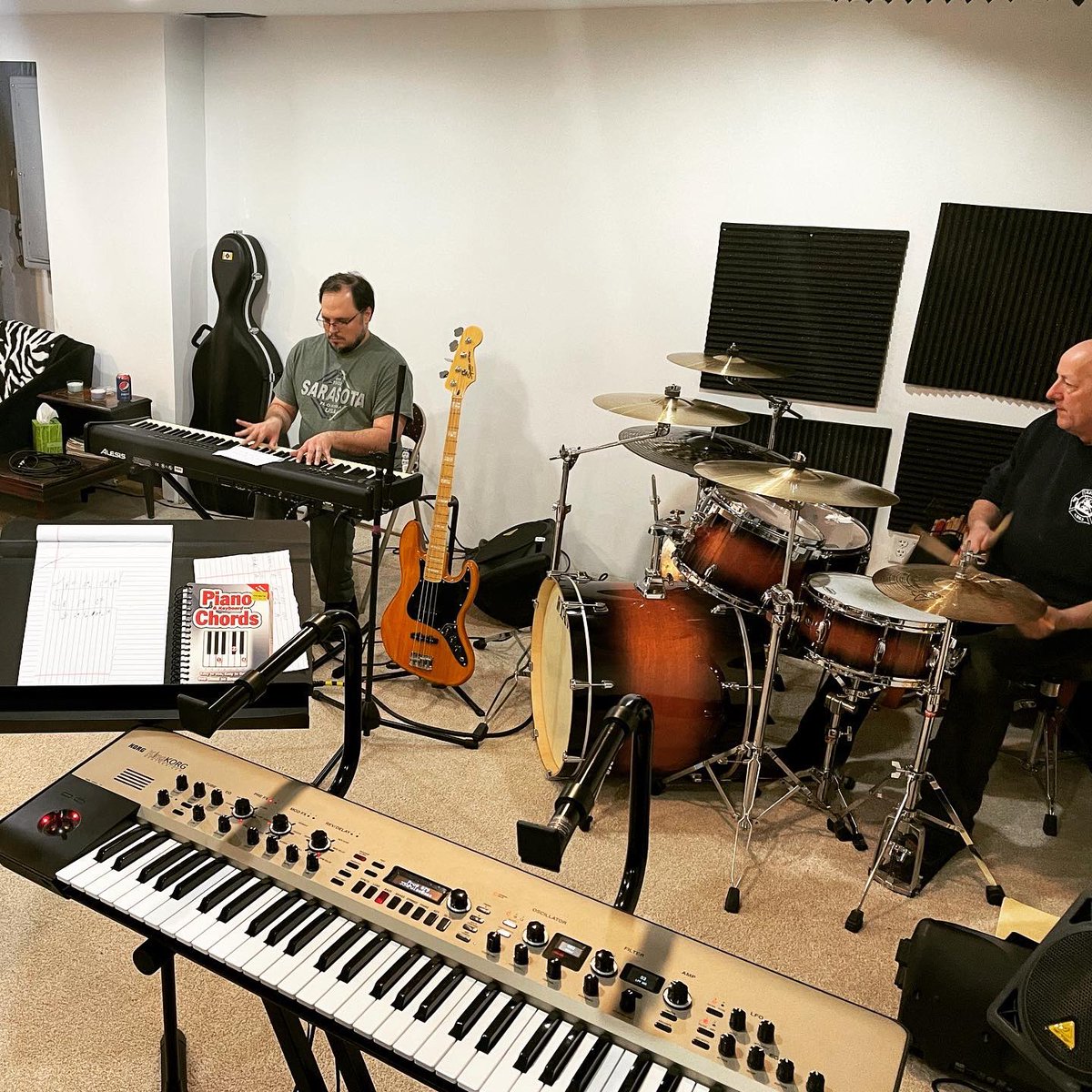 StephenGajdos's tweet photo. Live room sounding great! #oocstudios #roboticjellyfisch #clevelandrocks https://t.co/uulckyS5iv