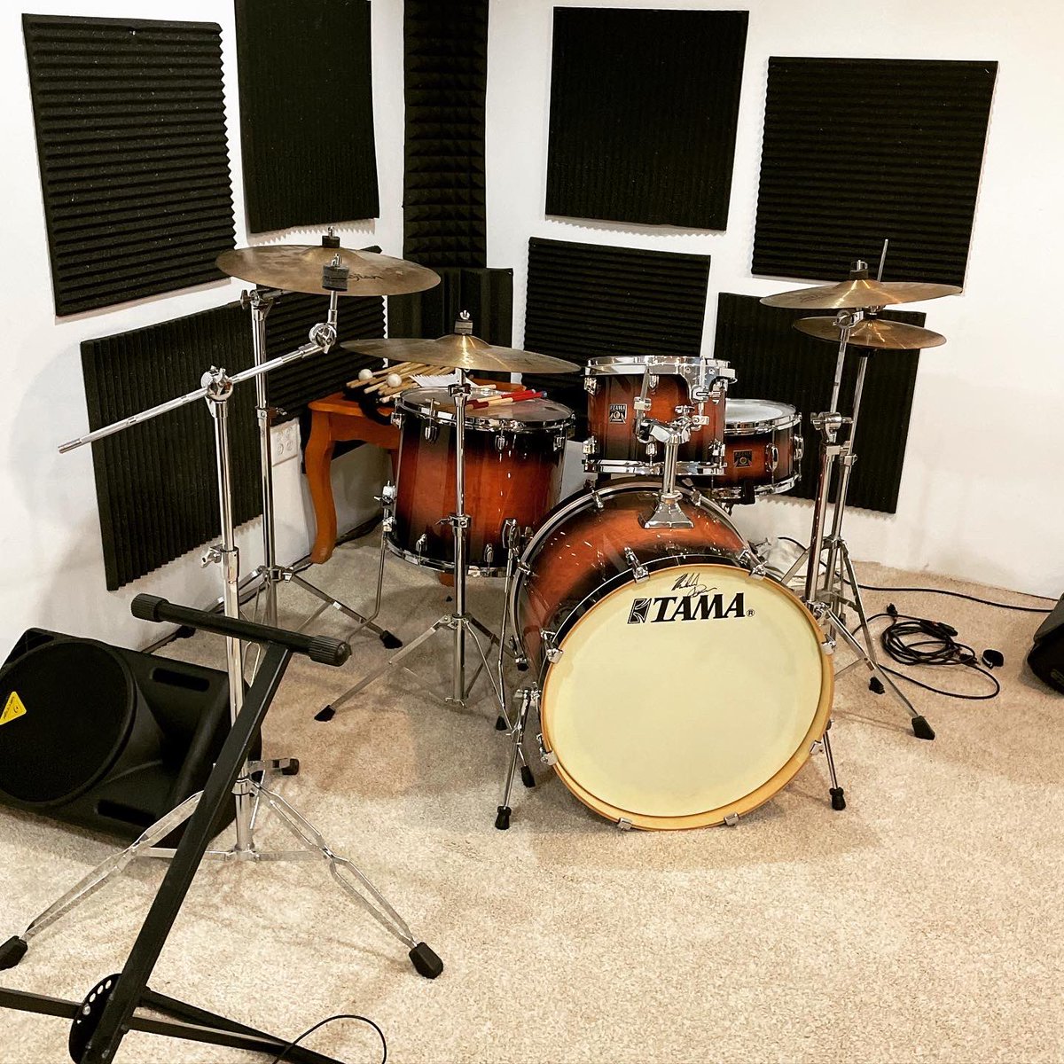 StephenGajdos's tweet photo. Live room sounding great! #oocstudios #roboticjellyfisch #clevelandrocks https://t.co/uulckyS5iv