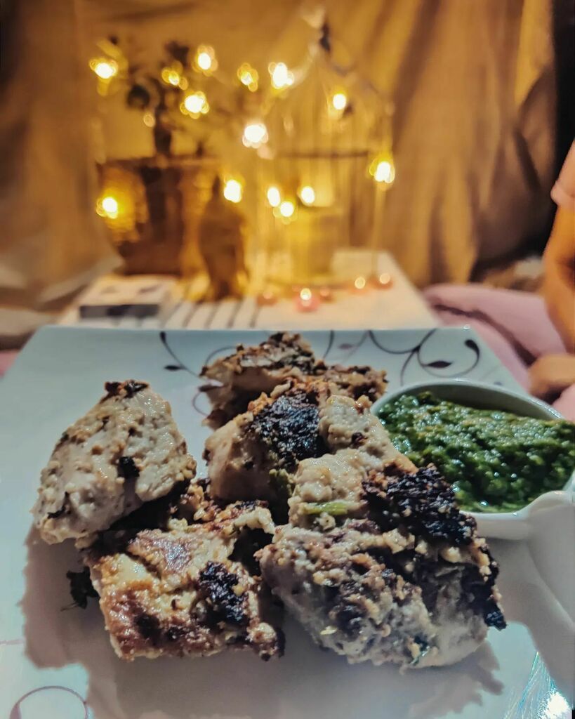 CaptureCuisine's tweet photo. Reshmi Kebabs are on the plate🤤
.
.
#kebab #chickenkebab #chickenlove 
#partyattraction #foodporn #foodgsm #eatatkolkata #eatphotography #foodohotography #reshmikabab #malaikabab #cuisinecapture #chickenplatter https://t.co/pk5kmIhnnB