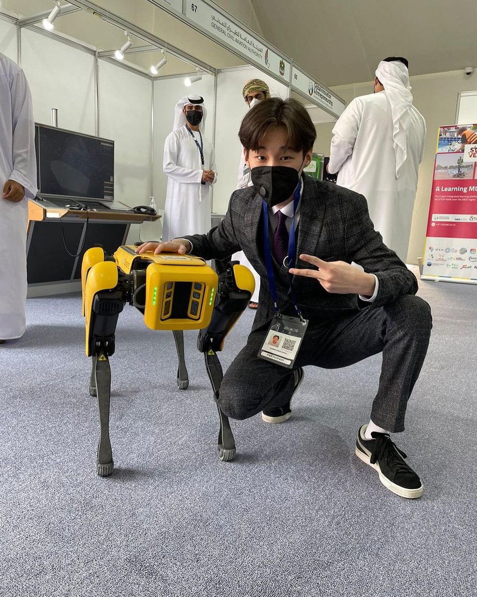 Крутое фото прямиком из ОАЭ.
СУНЦовец Роман Охлопков на EXPO-Sciences Asia-2022.