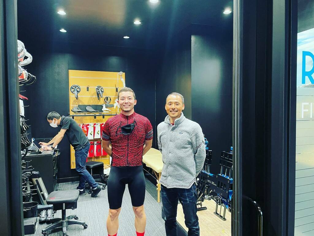 RX_Takaoka's tweet photo. YouTuberのけんたさんのフィッティングを見にきました！
#スペシャライズド新宿 #retulfit https://t.co/i7fxn7dlQP https://t.co/64FzWf8WA2