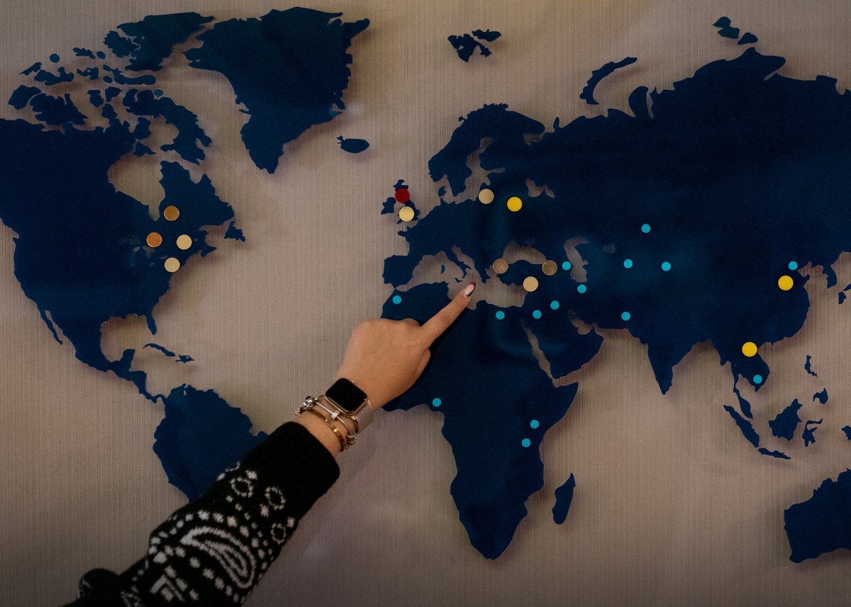 Global ağı her geçen gün büyüyen üniversitemiz ile birlikte Dünyanın dört bir yanında bulunan akademik merkezlerimizde, kampüslerimizde ve anlaşmalı kurumlarımızda eğitim görme şansını yakalayabilirsiniz! 
Yurt dışı programlarımızı incelemek için;
aday.bau.edu.tr/bau-yurtdisi-p…