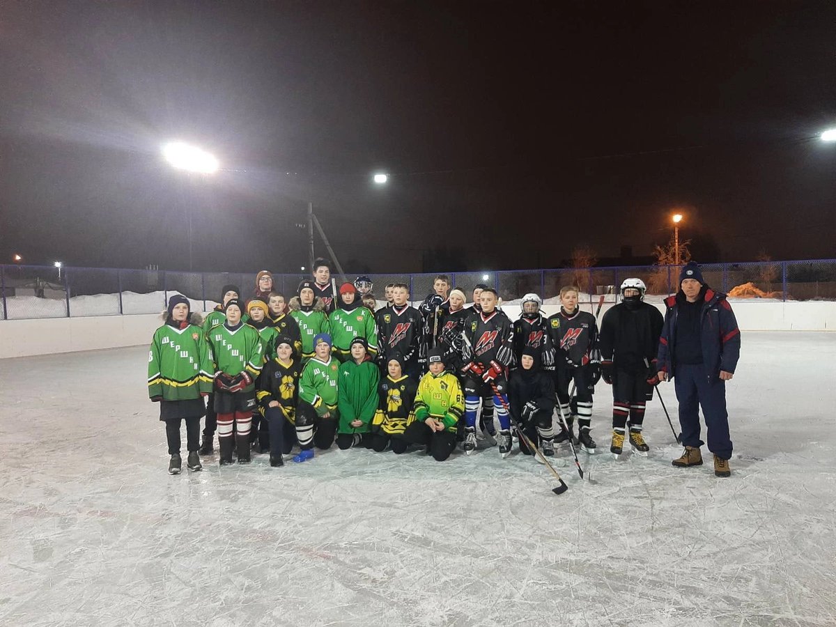 Ученики школы, члены юниорской хоккейной команды м.р. Пестравский 'Шершни' приняли участие в областном турнире 'Золотая шайба' имени Тарасова и заняли 3 место