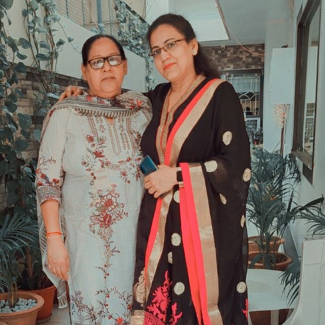 NeetuGrover13's tweet photo. @MyhomeConst #ContestAlert @MyhomeConst
 #MyHomeConstrution #InspiringWomen #InspiringStories
My mom is one person without whom I can’t think of life. She has given me excellent upbringing.Whatever I am it is because of her blessings.She is my strength and I am hers.
Love u maa😘😘 https://t.co/NJGOTDaiQK