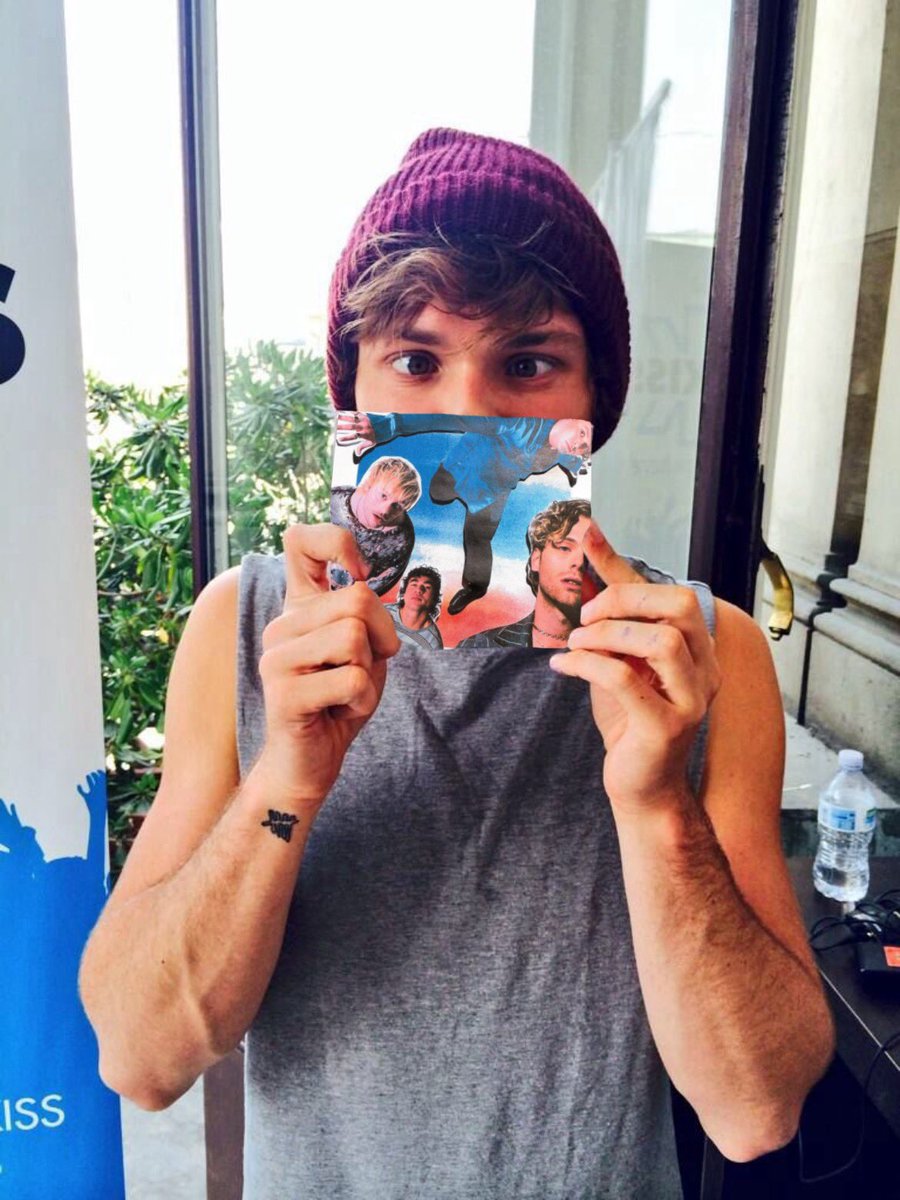 bandanashton's tweet photo. may not be a bandana, but ashton irwin wants you to stream “Complete Mess” by 5SOS right right now !!!! #5SecondsOfSummer #5SOSCompleteMess #COMPLETEMESS #YouMakeMeComplete #YouMakeMeA #5SOS5 https://t.co/9wnkLRHoNc