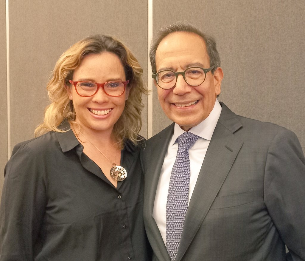 Hoy <a href="/CSalazarLomelin/">Carlos Salazar</a> terminó su presidencia al frente del <a href="/cceoficialmx/">Consejo Coordinador Empresarial CCE</a> y aunque siento nostalgia, también tengo una gran alegría por todo lo que desde el sector privado logramos impulsar en beneficio de nuestro país.🇲🇽 

Gracias vida por esta experiencia tan enriquecedora!