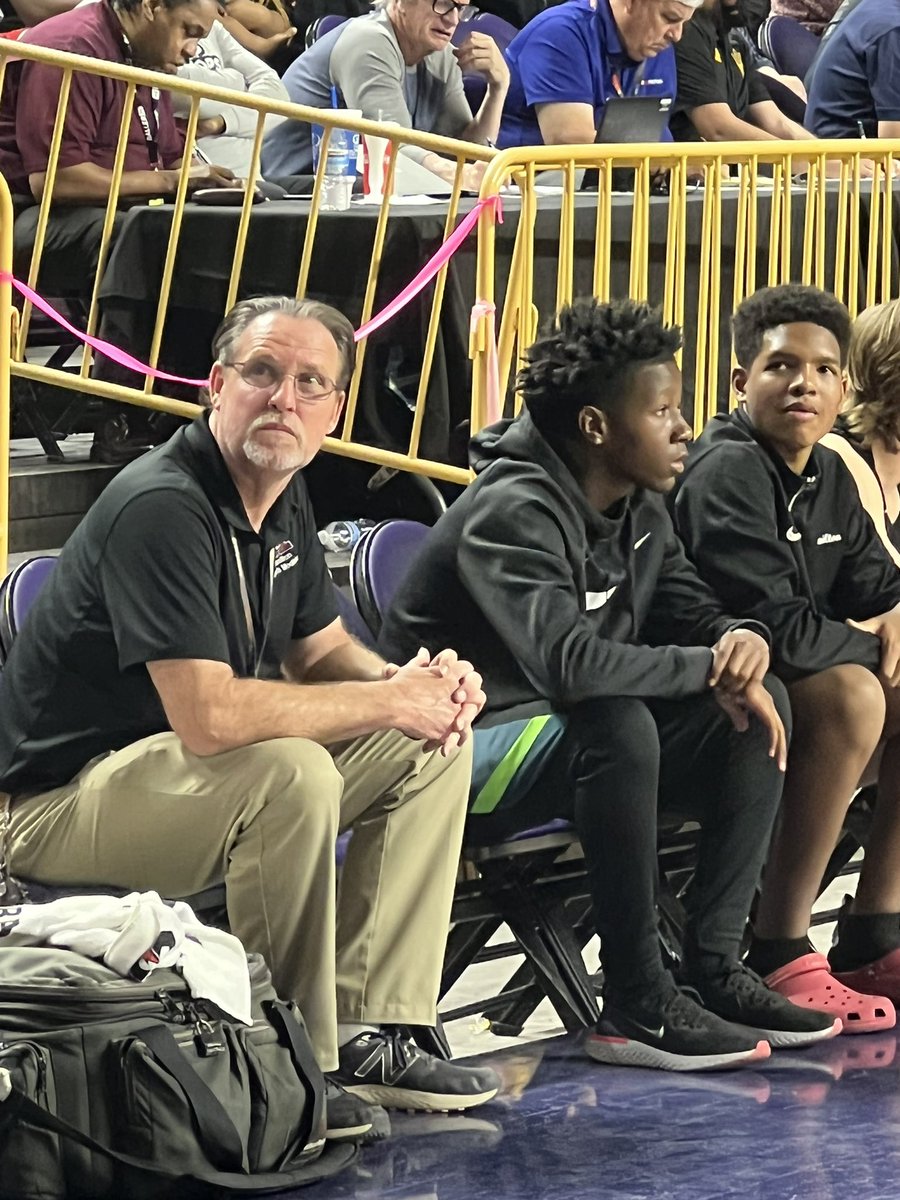 CUSDAthletics's tweet photo. One of the best. Period! Been a part of a whole lot of success. Thanks Lance for all your work!#national athletic trainer month. @ChandlerUnified @Hamilton_High @HHS_Athletics_1 @AZPreps365 @AZPreps365Les @hhsbaseball98 @Husky_Football7 https://t.co/uG7M2UY22v