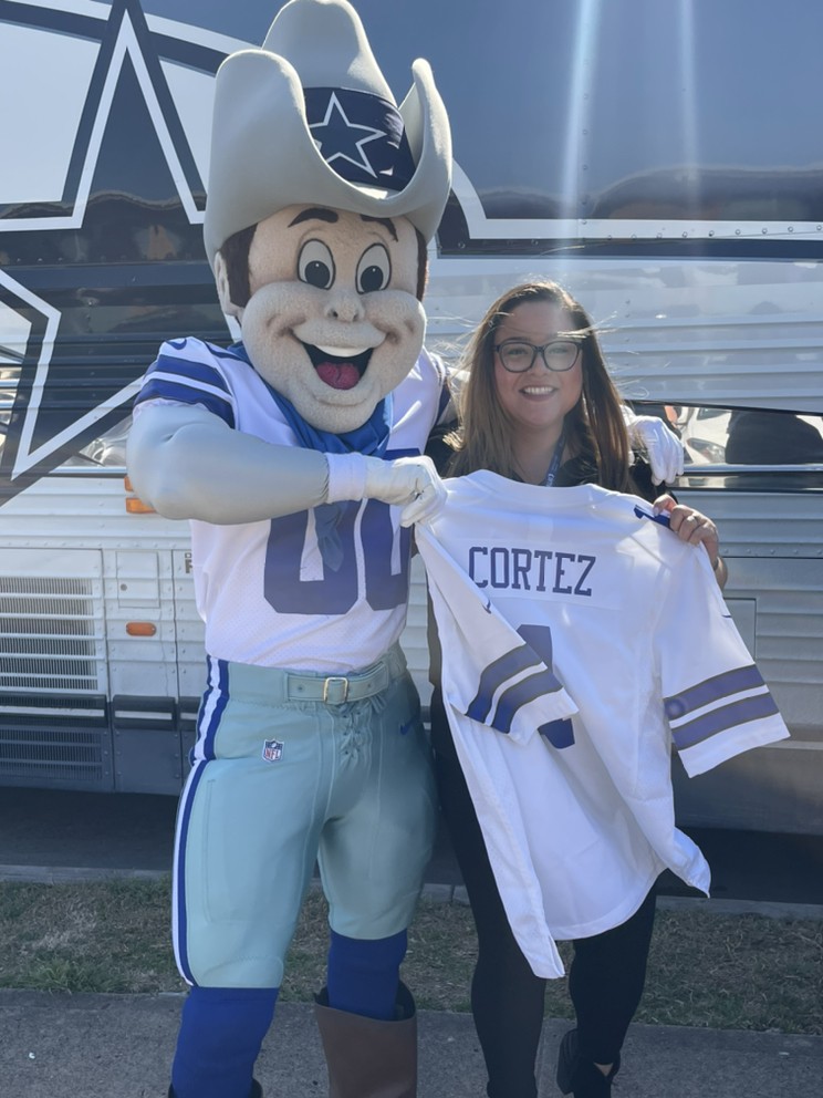 It was an honor to be named @dallascowboys and @reliantenergy 's Teacher of the Month today! Thank you @Teaguefootball for presenting this honor! It was such an amazing surprise and super exciting!!

#cowboysclassacts
#DallasISDproud