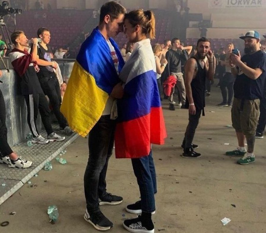RoshniBhatt17's tweet photo. #StopWar Whatever may be the outcome of the ongoing war between Russia and Ukraine, but our love will never end......Ukrean boy love with Russian girl.
#WorldWildlifeDay #RussianUkrainianWar #First_World_War #3rd_World_War https://t.co/0YEsNFw2Mq