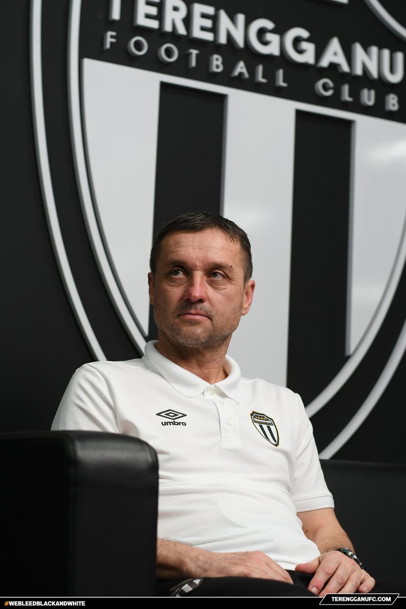 FCTerengganu's tweet image. Tomislav Steinbrückner dilantik sebagai Pengarah Teknikal kelab @FCTerengganu bermula musim 2022. 

#TerengganuFC 
#WeBleedBlackAndWhite
