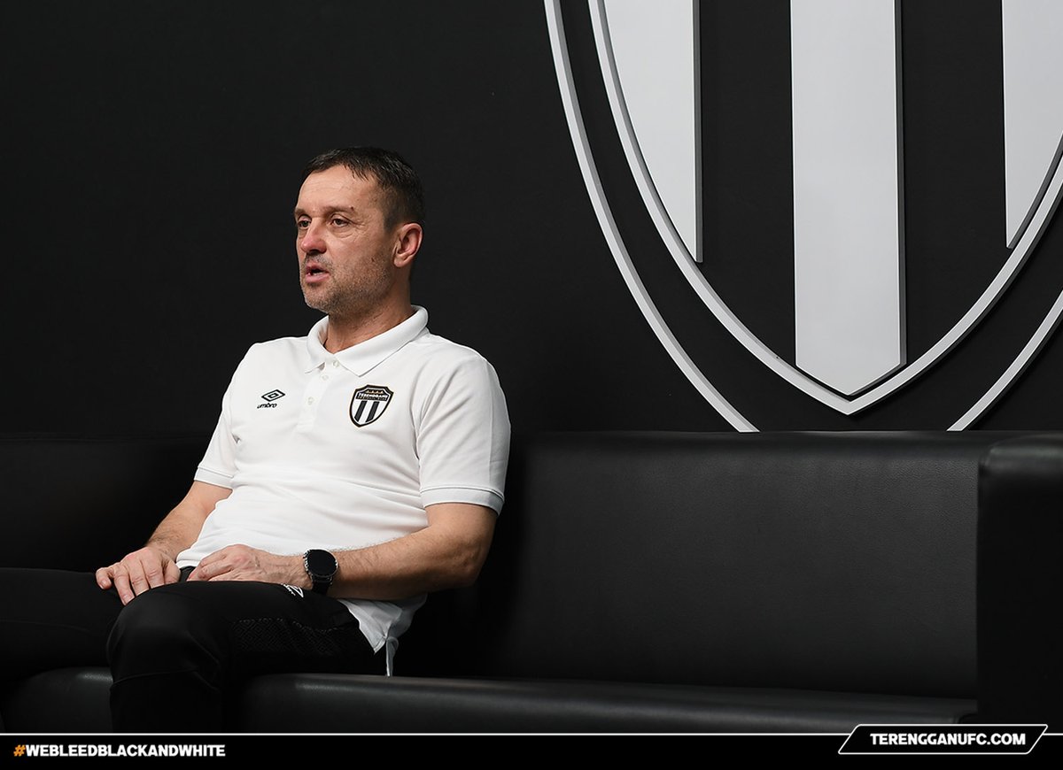 FCTerengganu's tweet image. Tomislav Steinbrückner dilantik sebagai Pengarah Teknikal kelab @FCTerengganu bermula musim 2022. 

#TerengganuFC 
#WeBleedBlackAndWhite